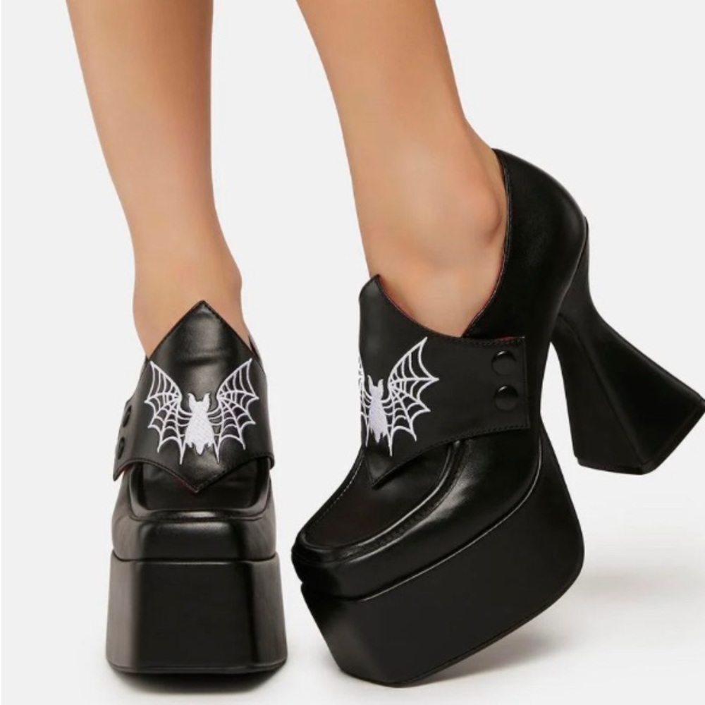 Dolls Kill Grave Girls Bat Platform Loafer Heels Size 6